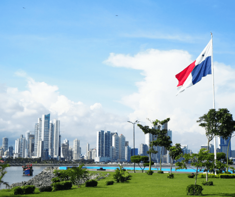 panama-city-and-flag-768x644